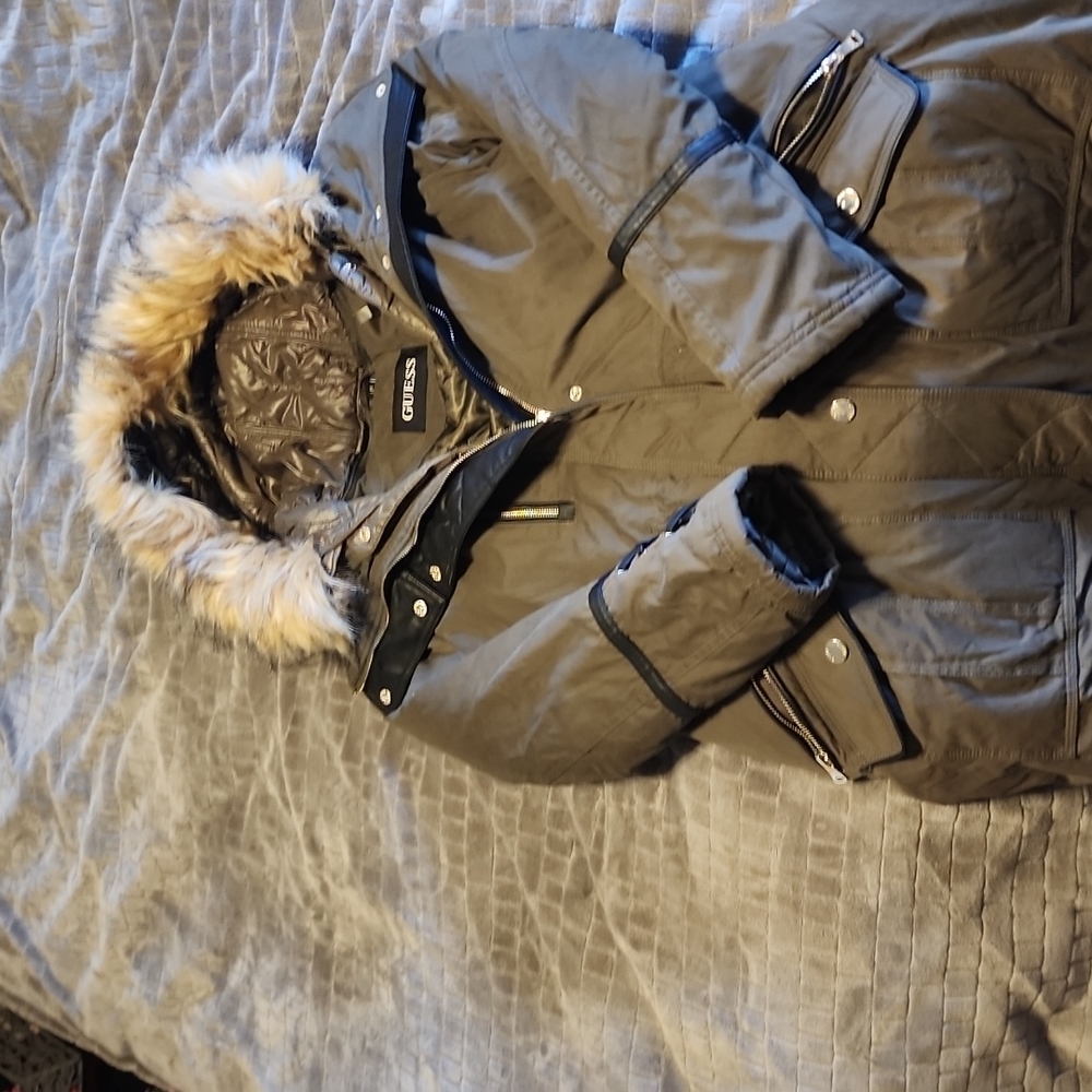 Guess (winter jacket) SIZE LARGE